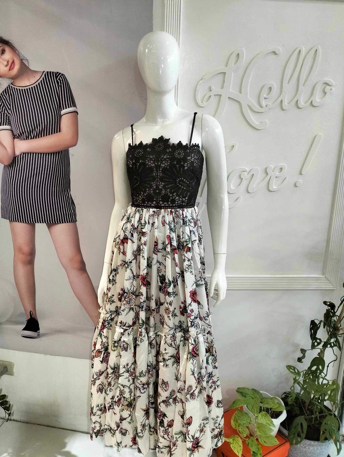 BLACK LACE MAXI